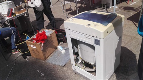 红利市场活动现场维修洗衣机图片